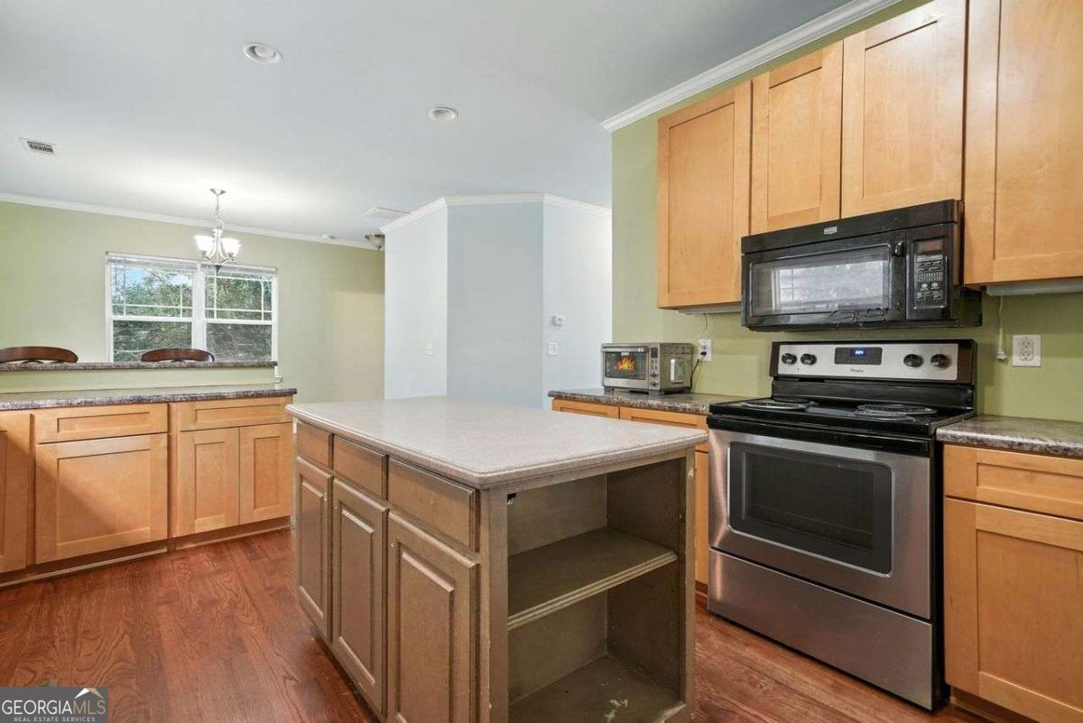 2195 Pinetree Drive