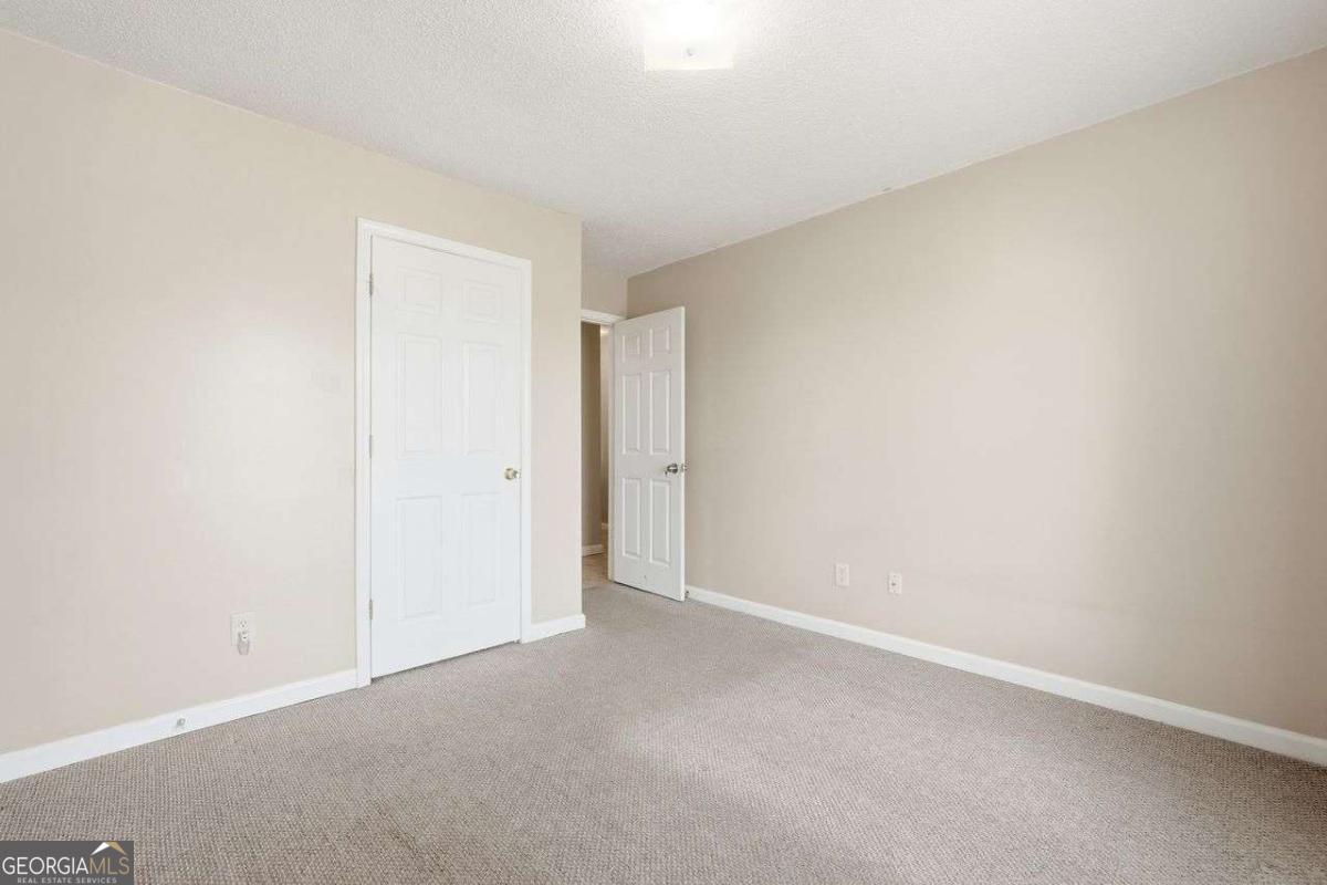 1016 Meadow Glen Circle