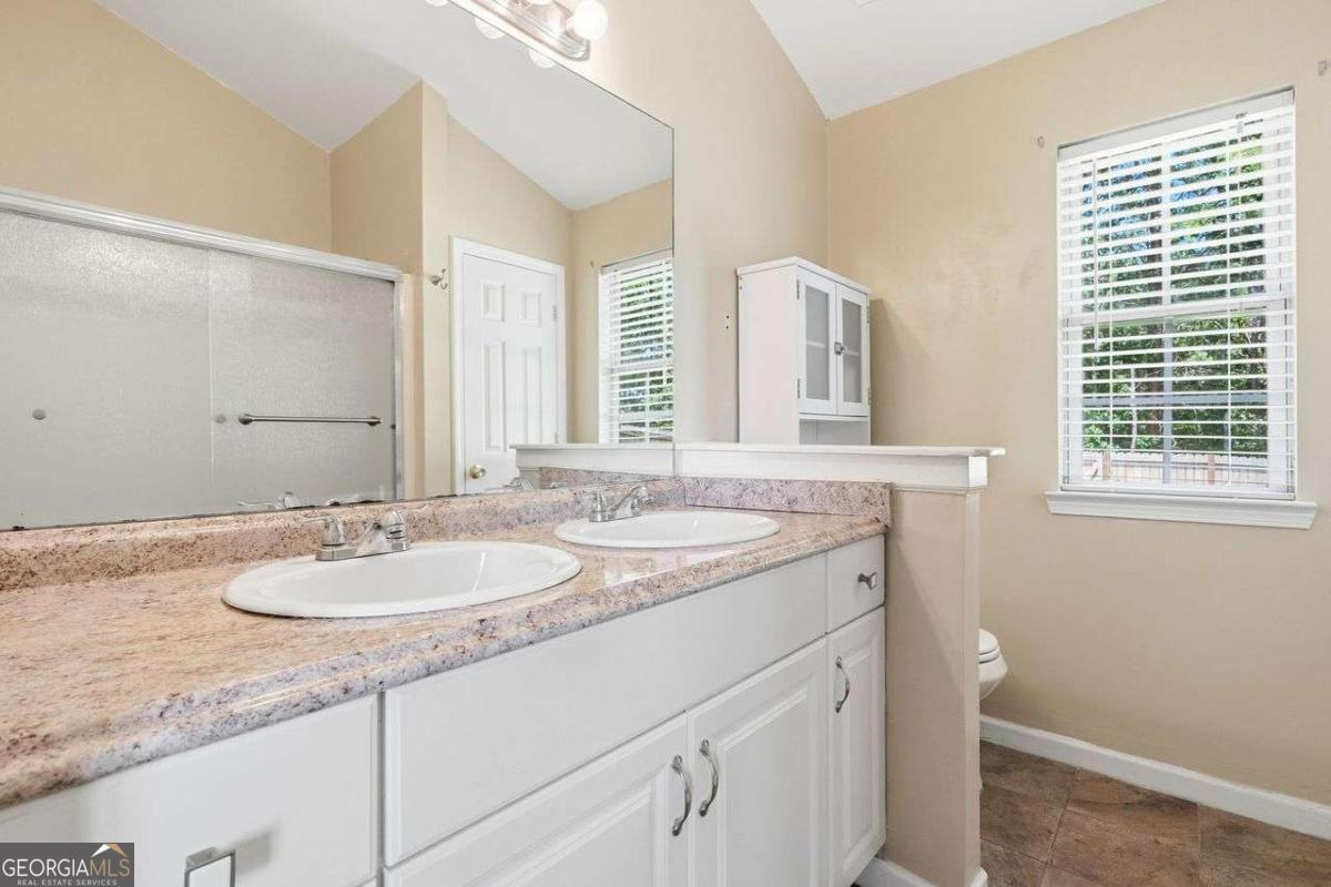 1016 Meadow Glen Circle