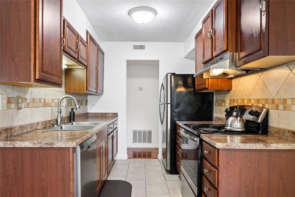 102 Glenleaf Drive