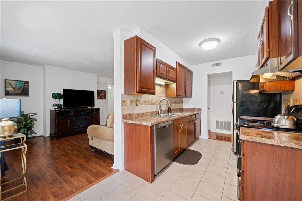 102 Glenleaf Drive