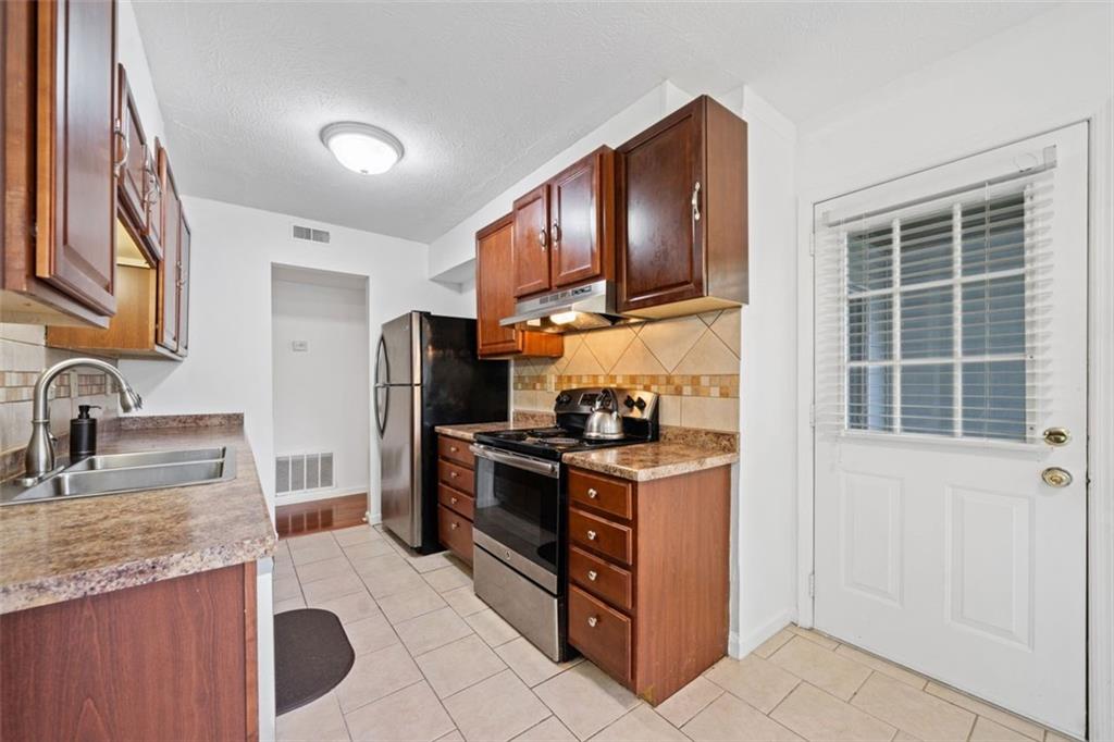 102 Glenleaf Drive