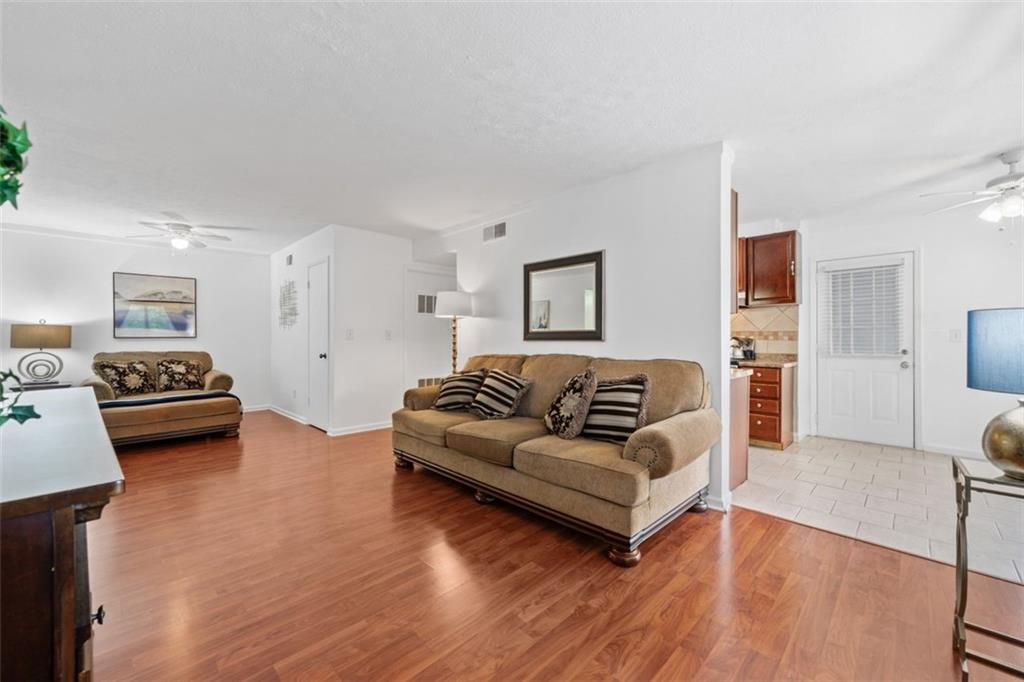 102 Glenleaf Drive