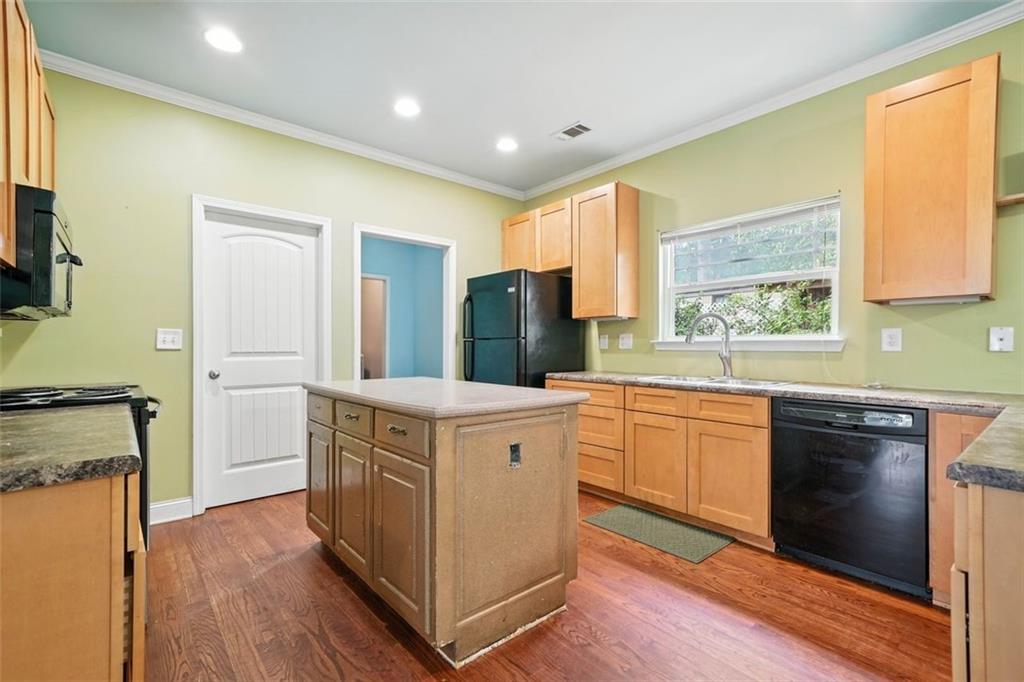 2195 Pinetree Drive