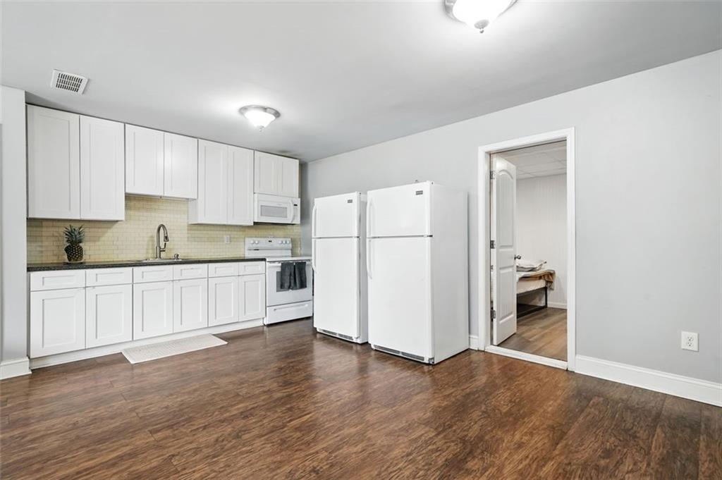 2195 Pinetree Drive