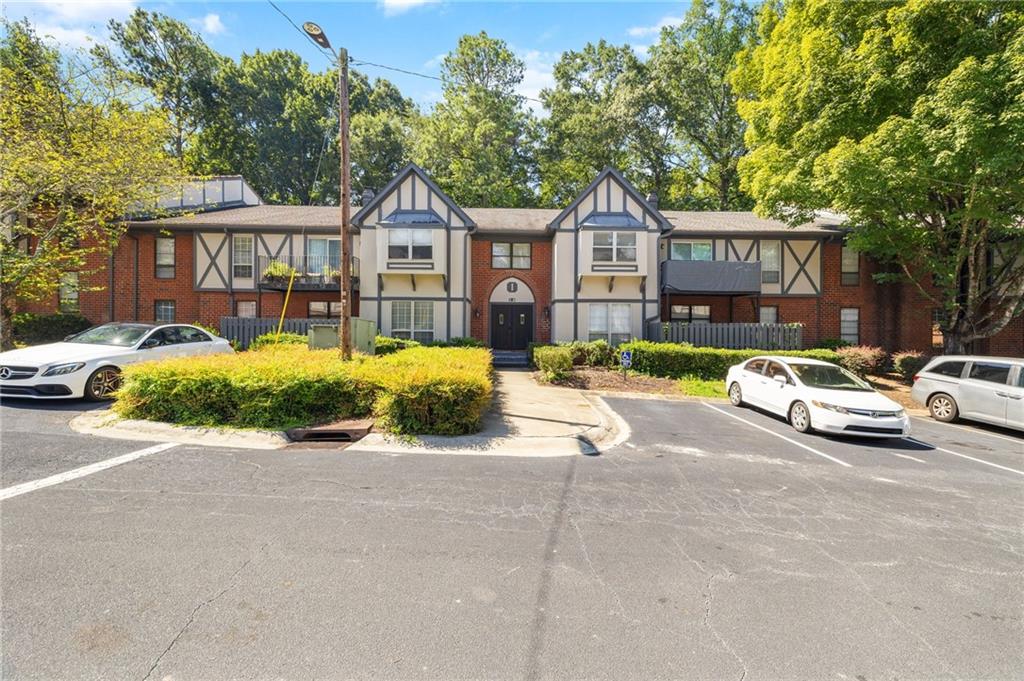 6851 Roswell Road Unit I18