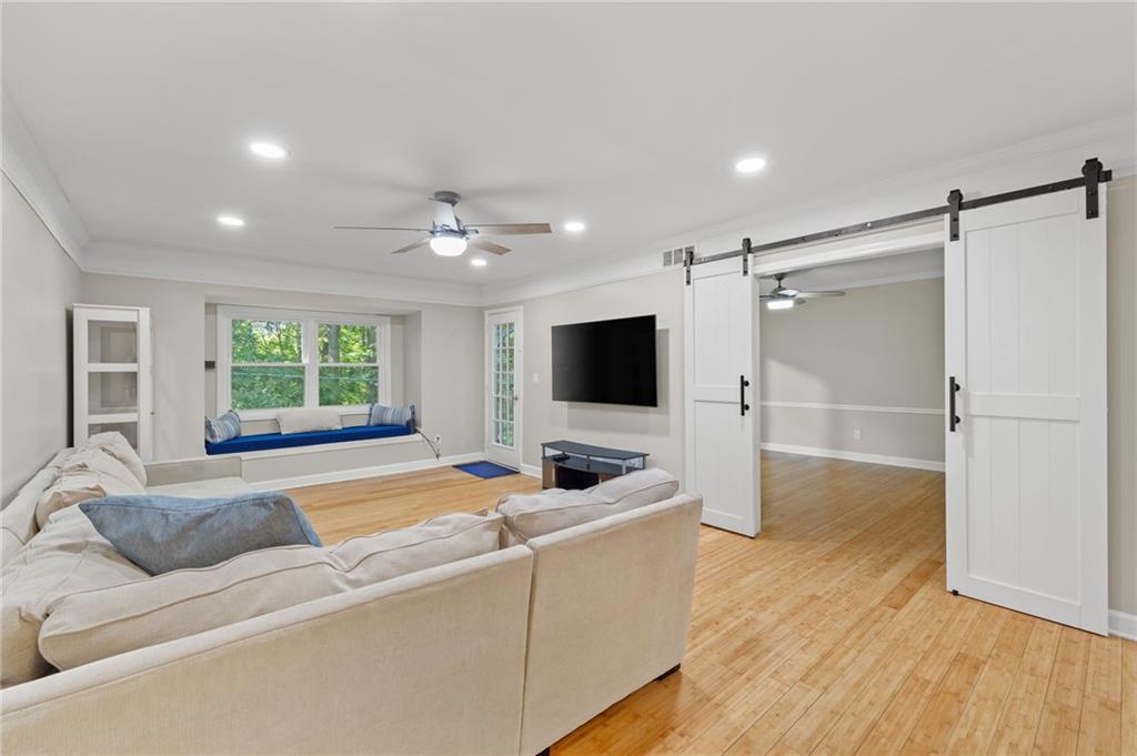 6851 Roswell Road Unit I18