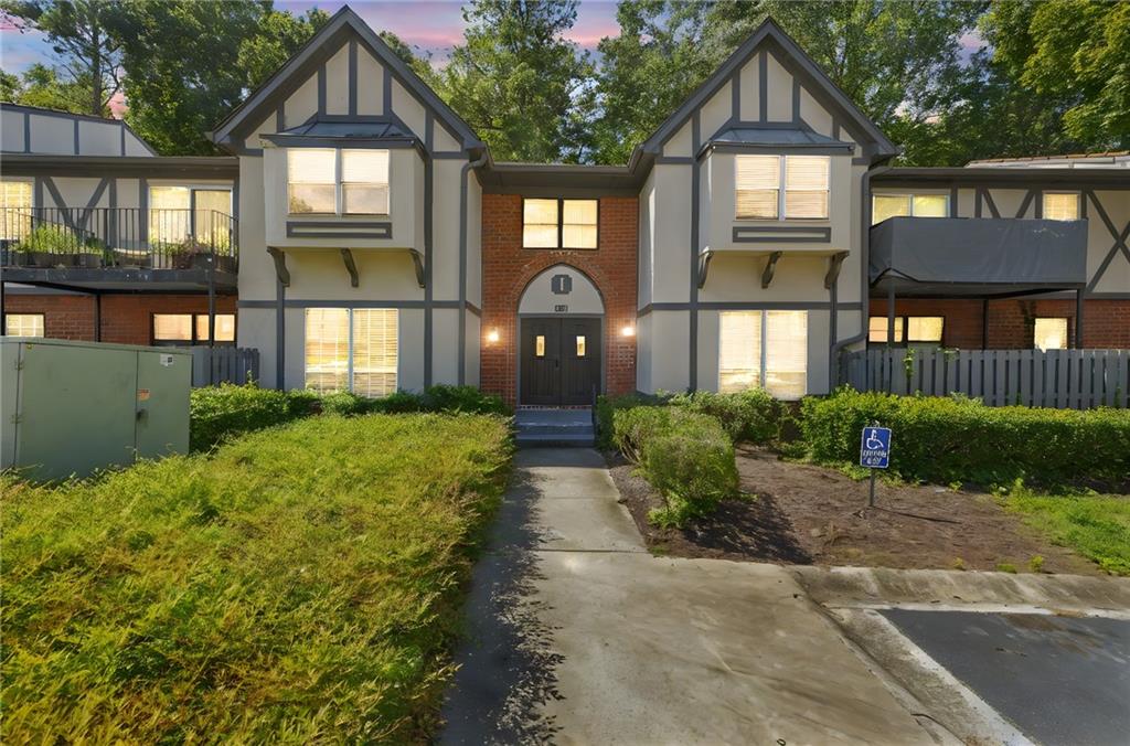 6851 Roswell Road Unit I18