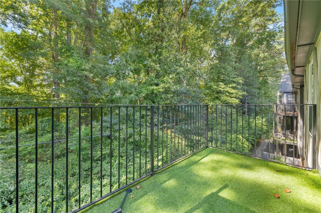 6851 Roswell Road Unit I18