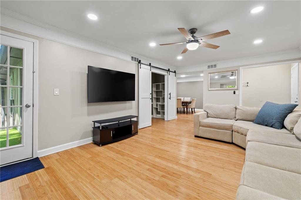 6851 Roswell Road Unit I18