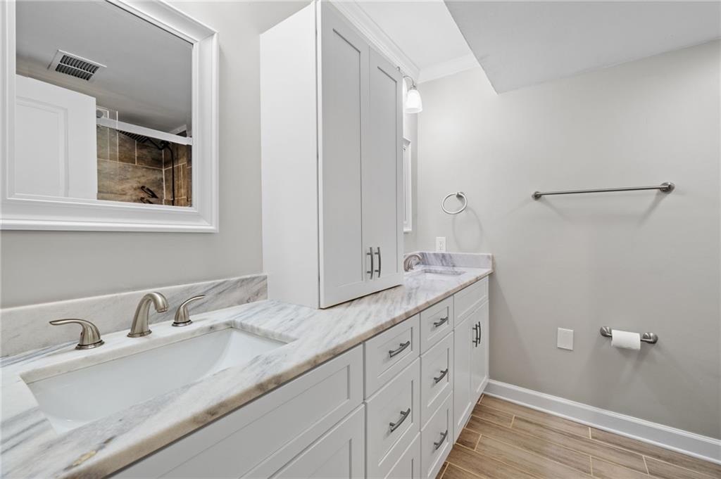 6851 Roswell Road Unit I18