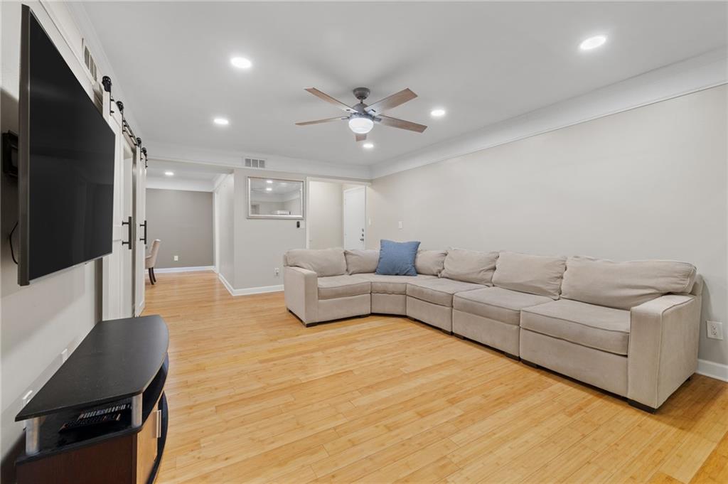 6851 Roswell Road Unit I18