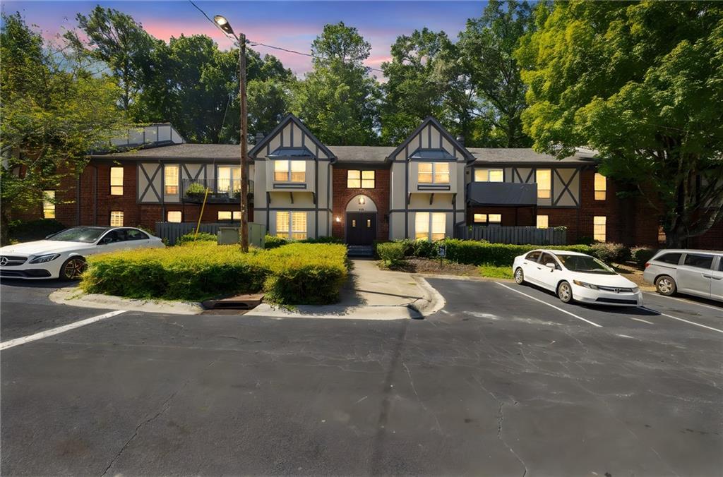 6851 Roswell Road Unit I18