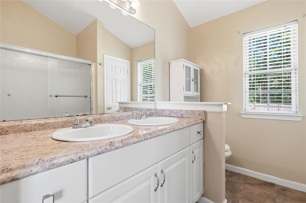 1016 Meadow Glen Circle