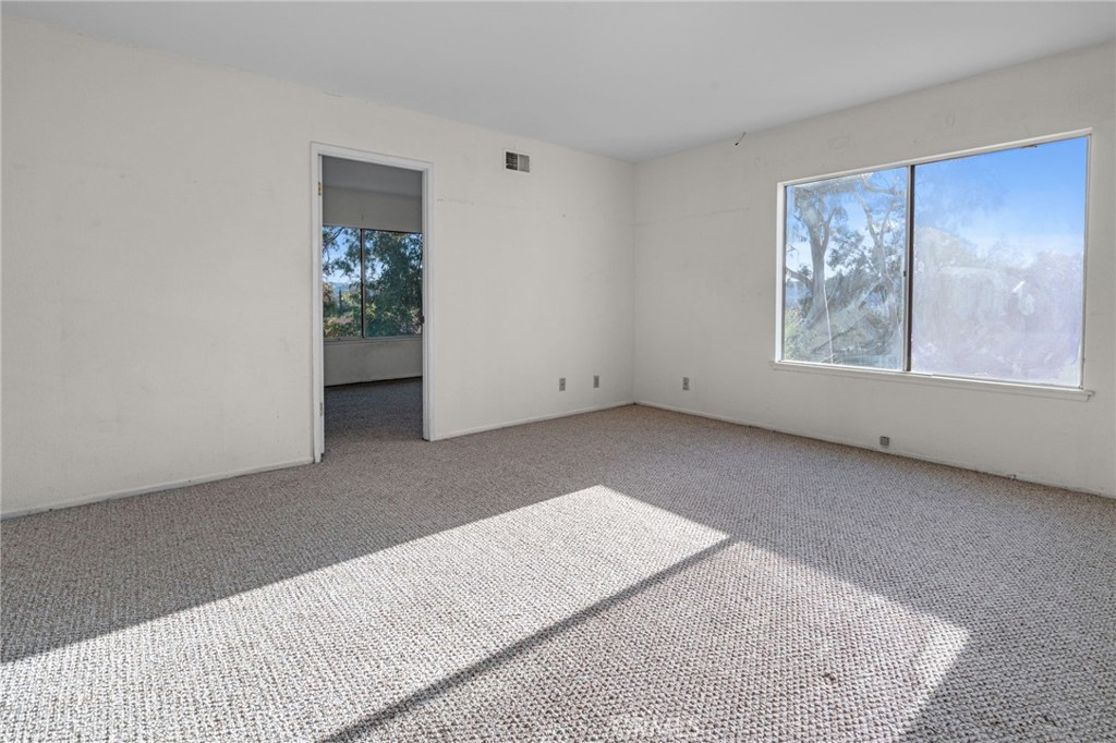 2826 Greenleaf Drive