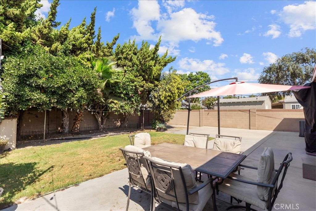 9813 Houghton Avenue