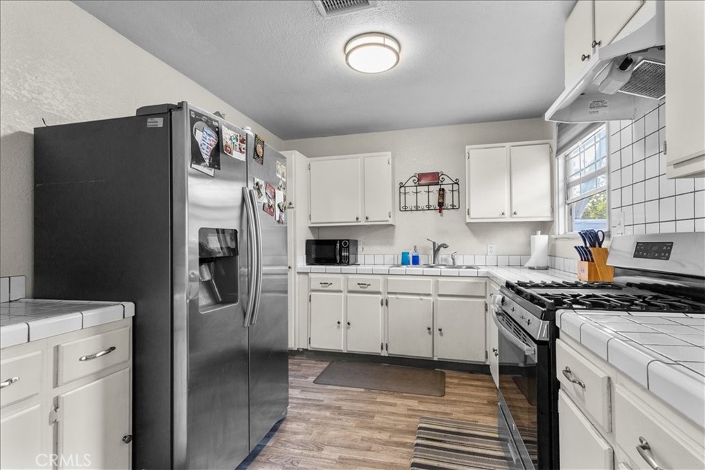 9813 Houghton Avenue