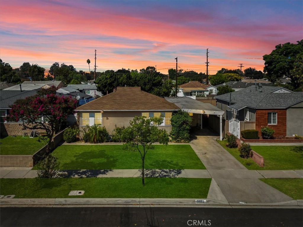 9813 Houghton Avenue