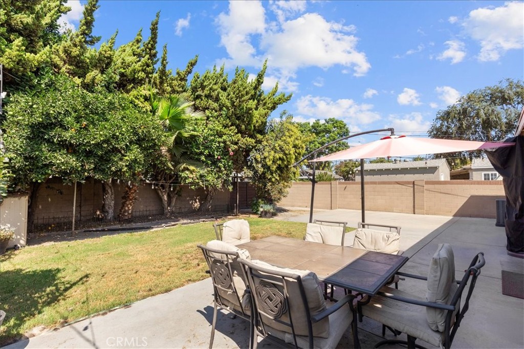 9813 Houghton Avenue