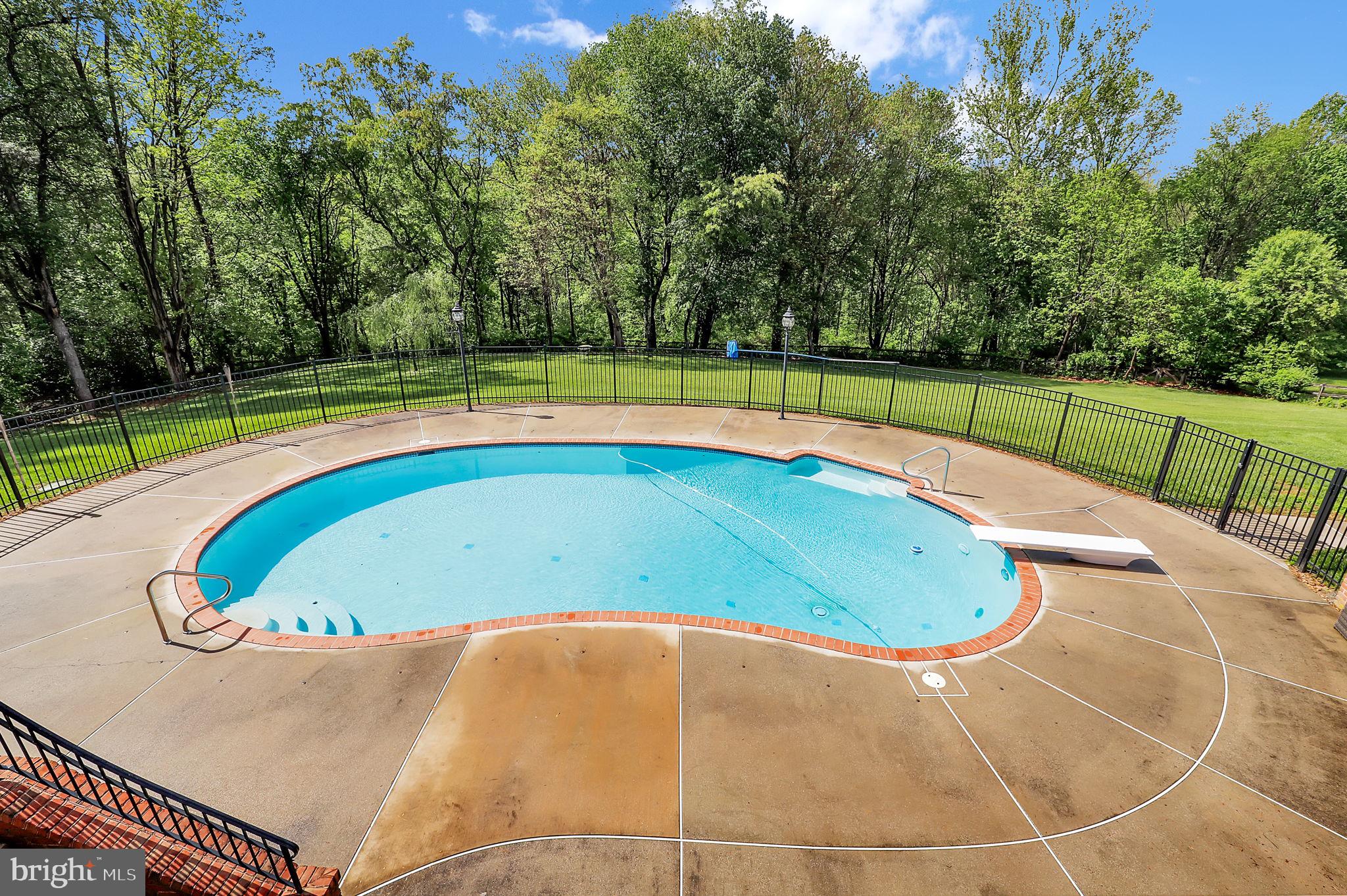 2812 PHEASANT LANE