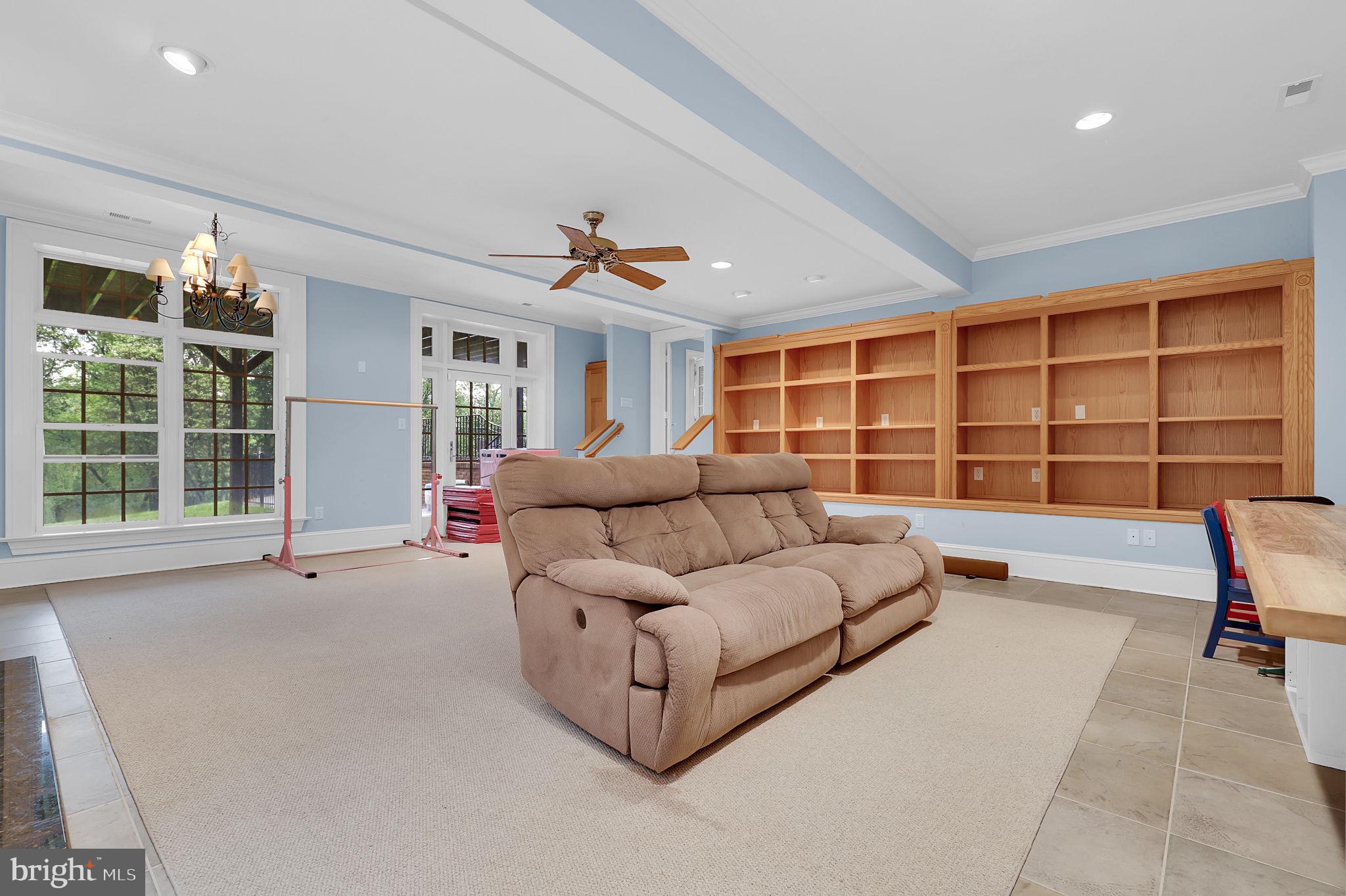 2812 PHEASANT LANE