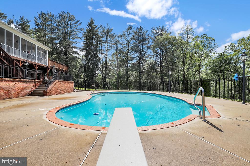 2812 PHEASANT LANE