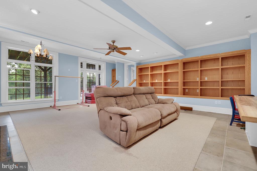 2812 PHEASANT LANE
