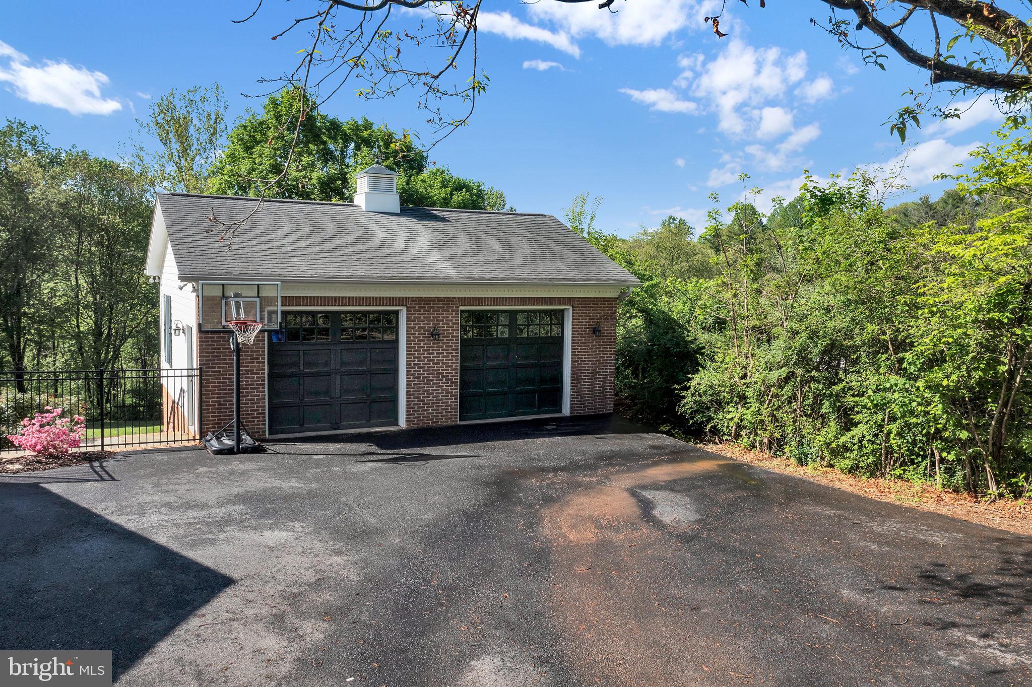 2812 PHEASANT LANE