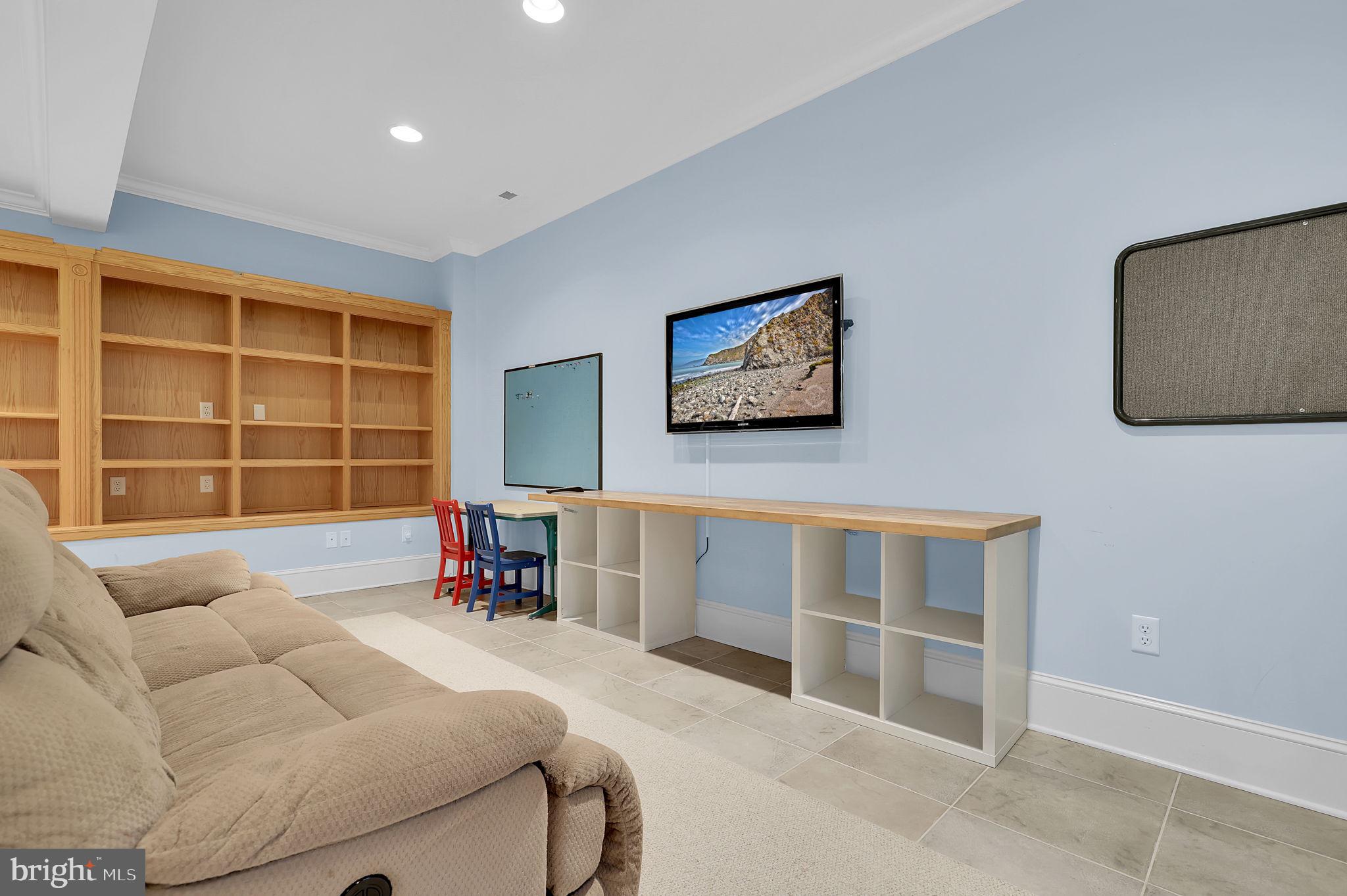 2812 PHEASANT LANE