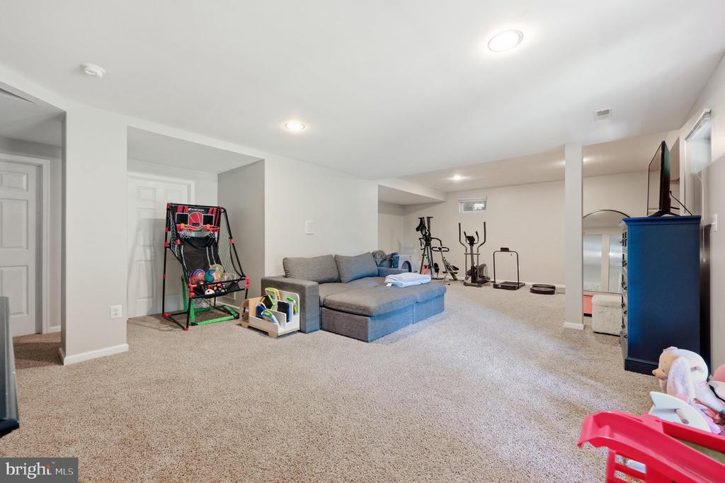 4213 WALLINGFORD COURT