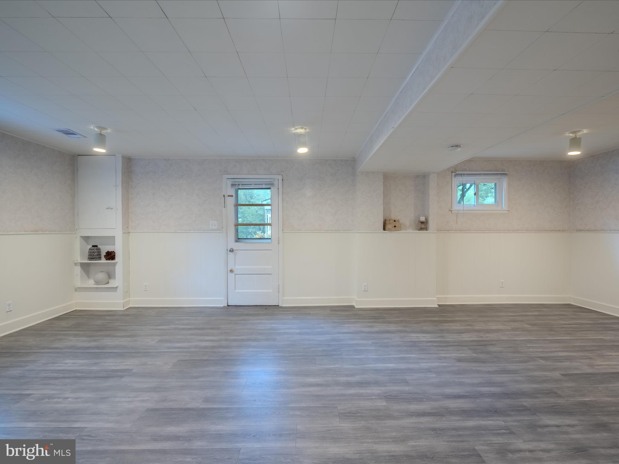 1225 GLADSTONE DRIVE