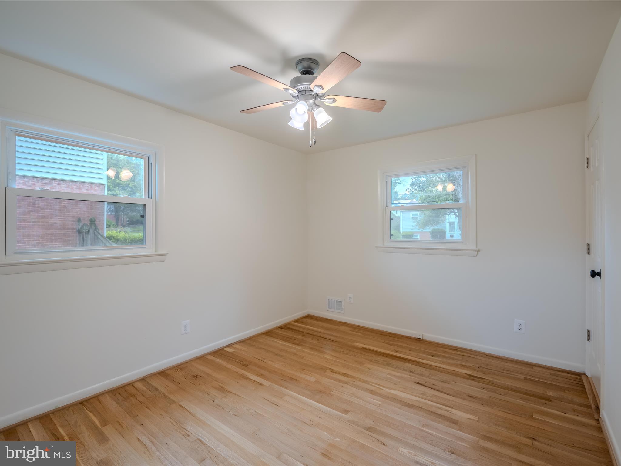 1225 GLADSTONE DRIVE