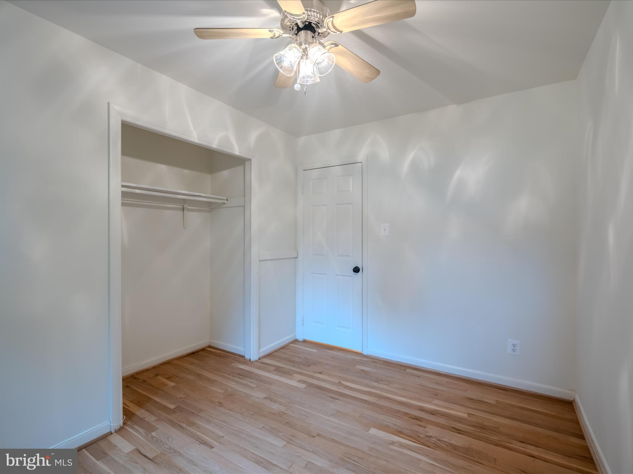 1225 GLADSTONE DRIVE