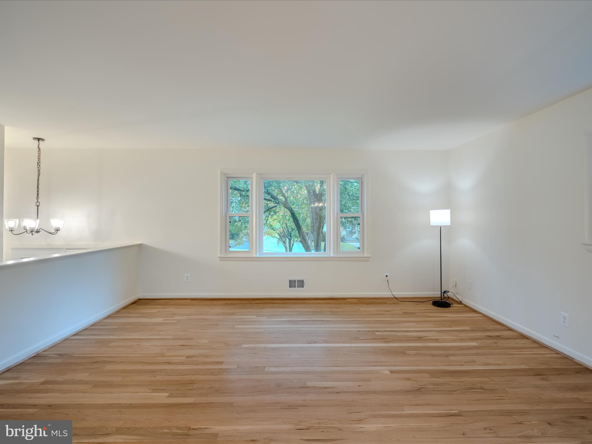 1225 GLADSTONE DRIVE