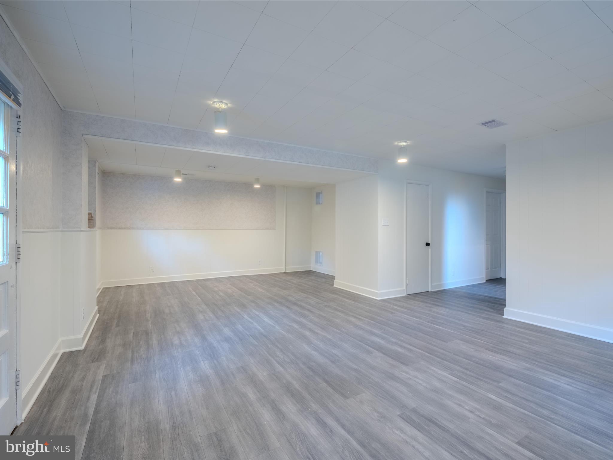 1225 GLADSTONE DRIVE