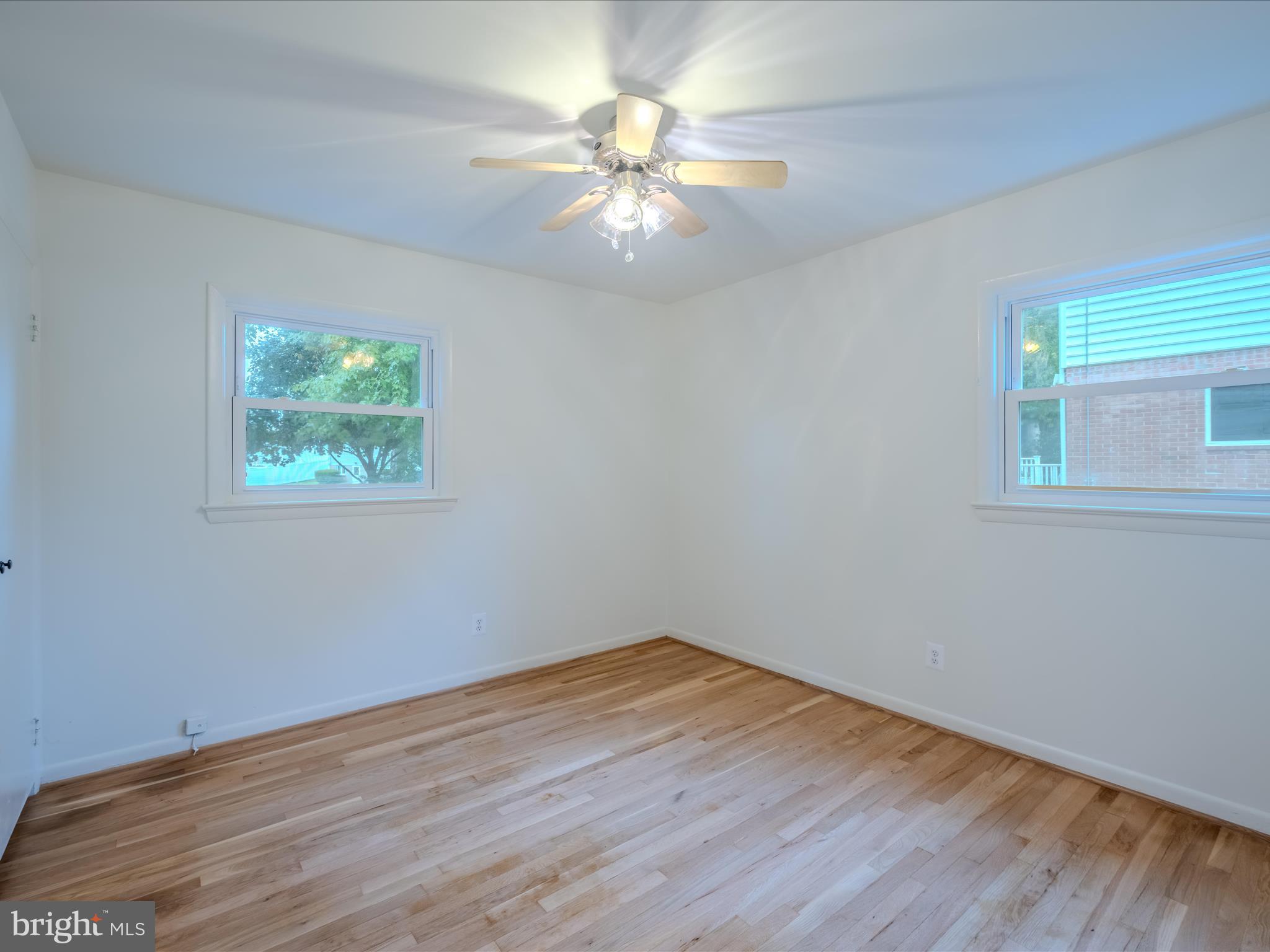 1225 GLADSTONE DRIVE