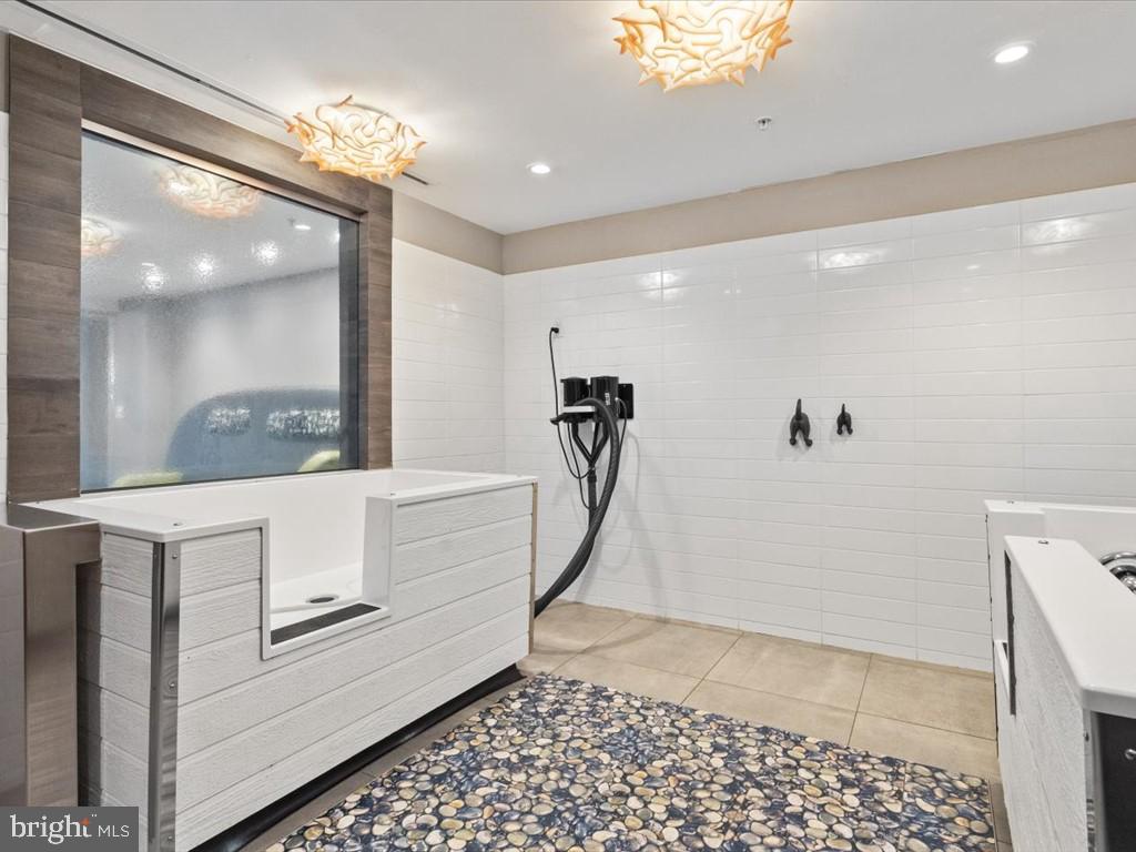 145 RIVERHAVEN DRIVE 125