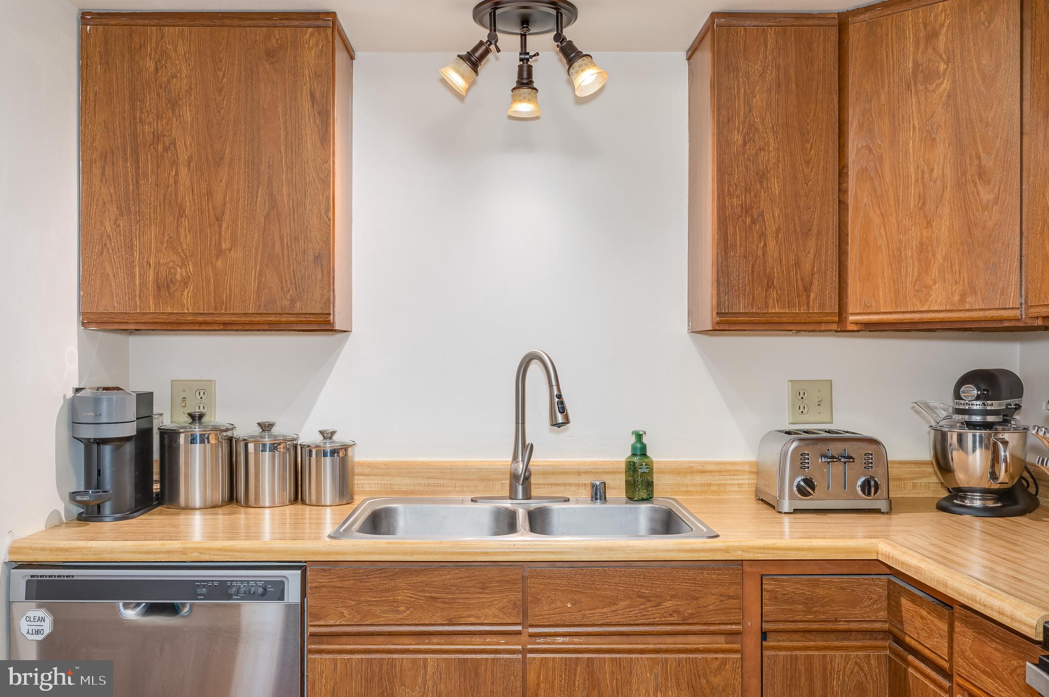 221 LILY COURT