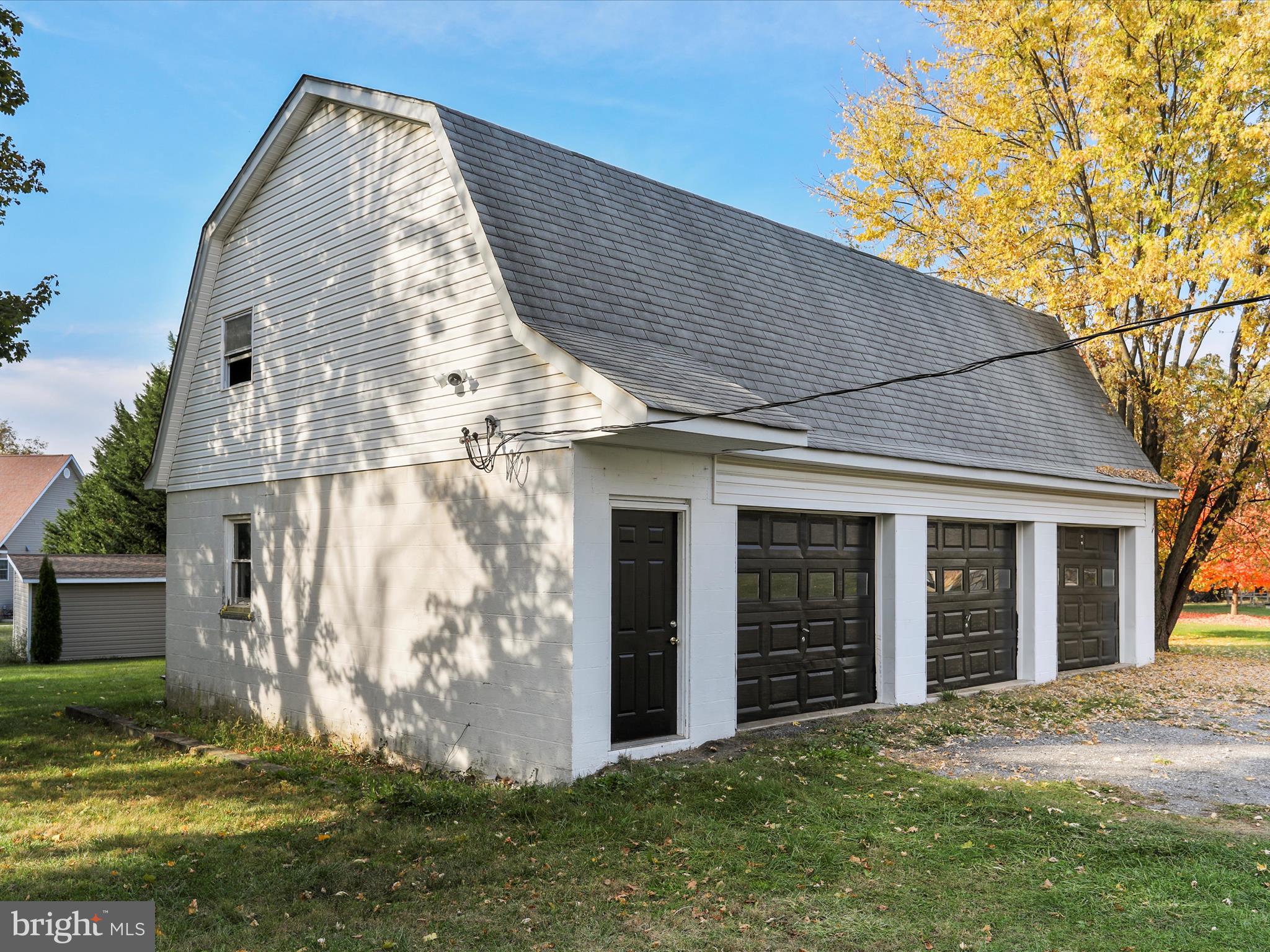 40 CRYSTAL FALLS DRIVE