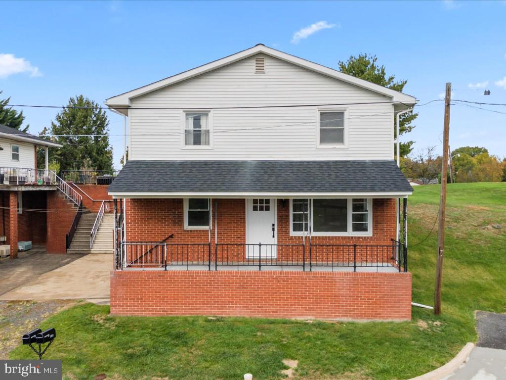 1310 DELAWARE LANE