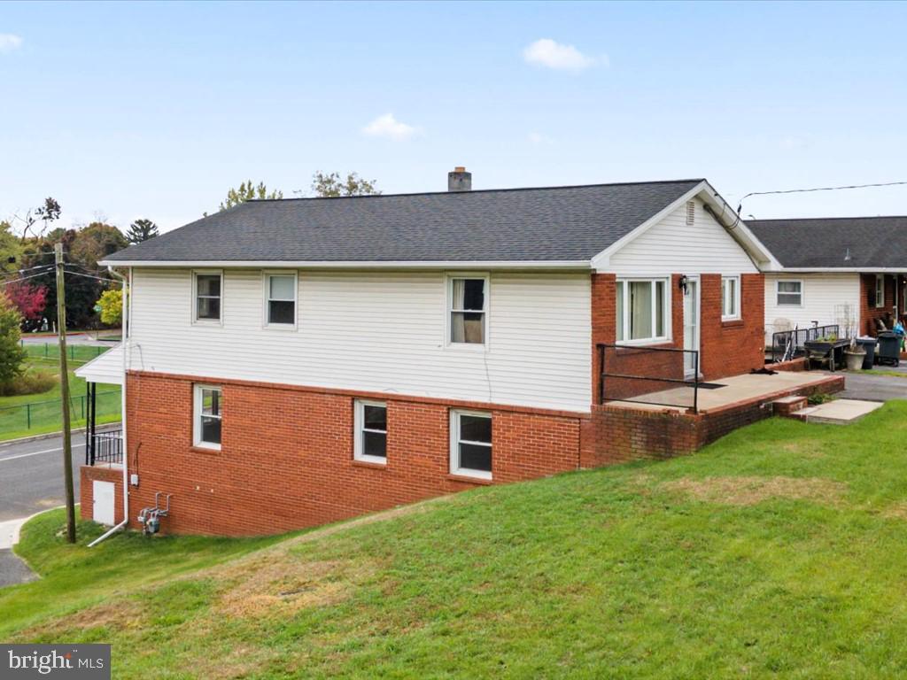 1310 DELAWARE LANE