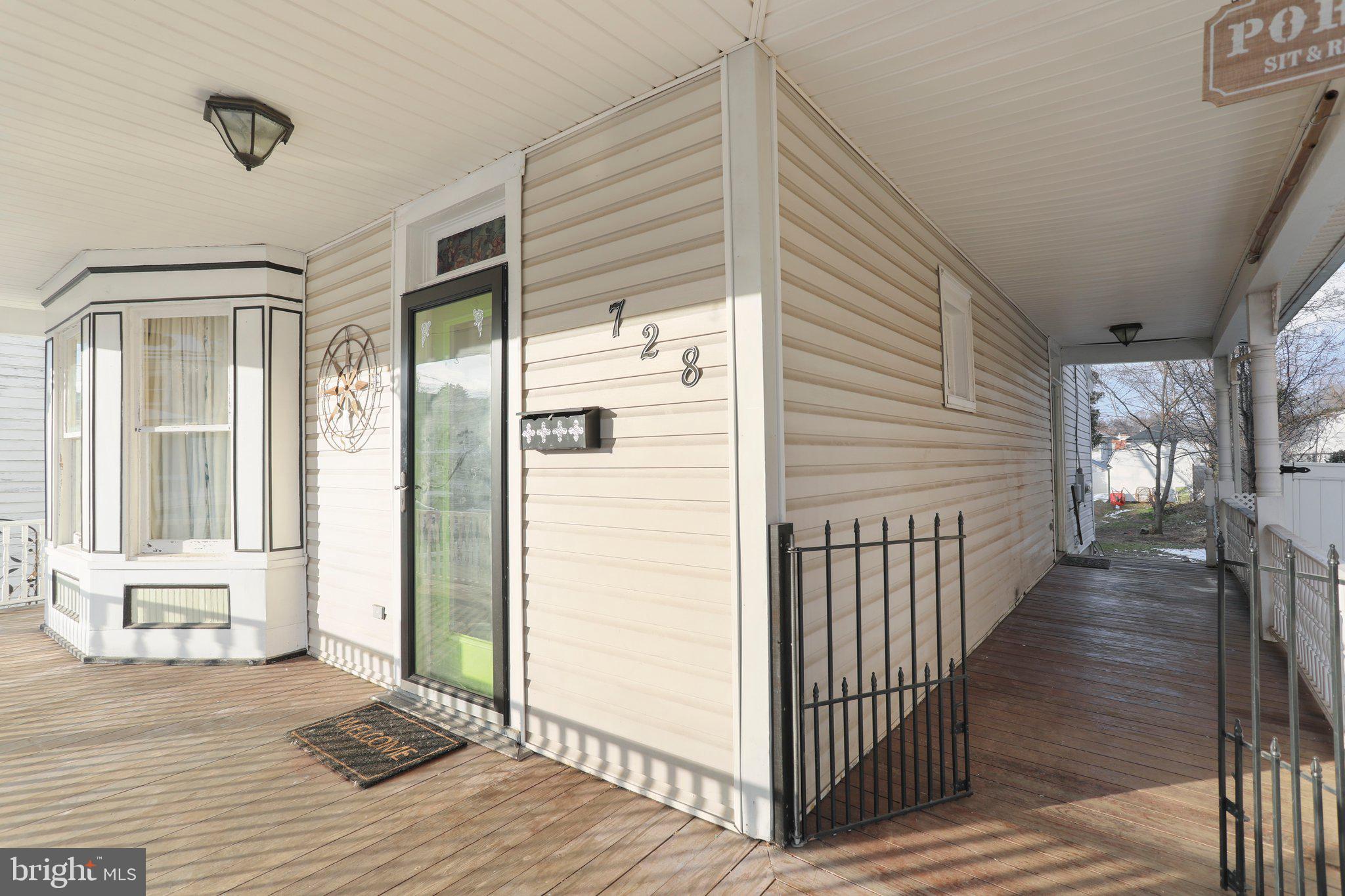 728 W JOHN STREET