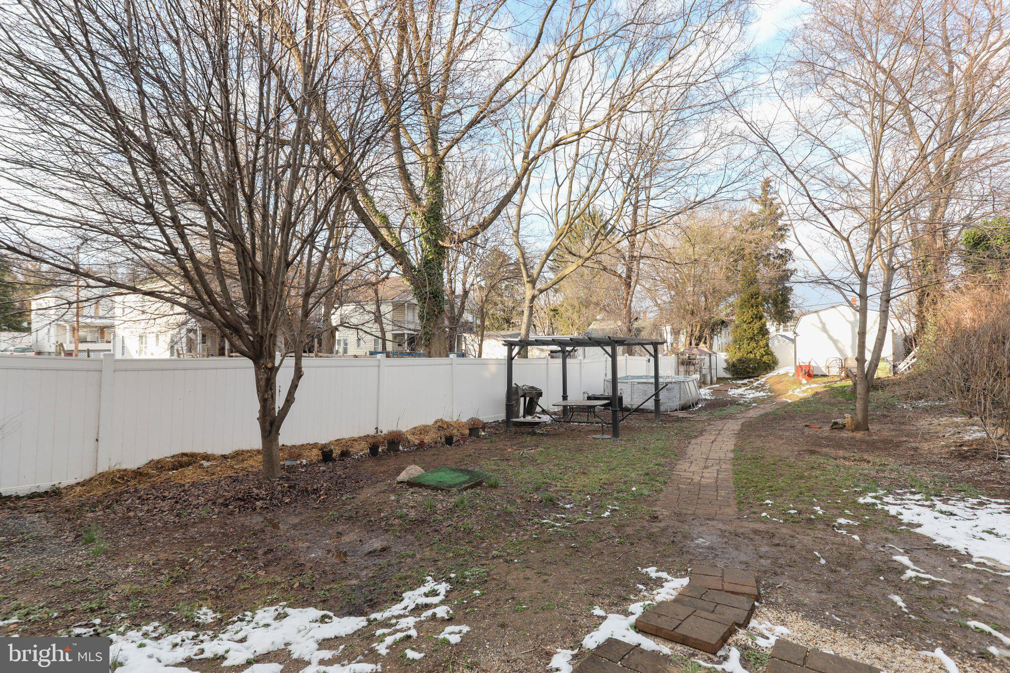 728 W JOHN STREET