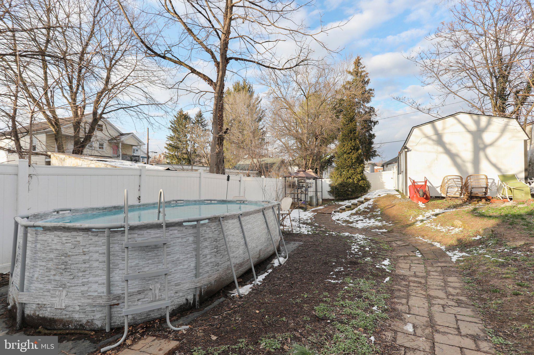 728 W JOHN STREET