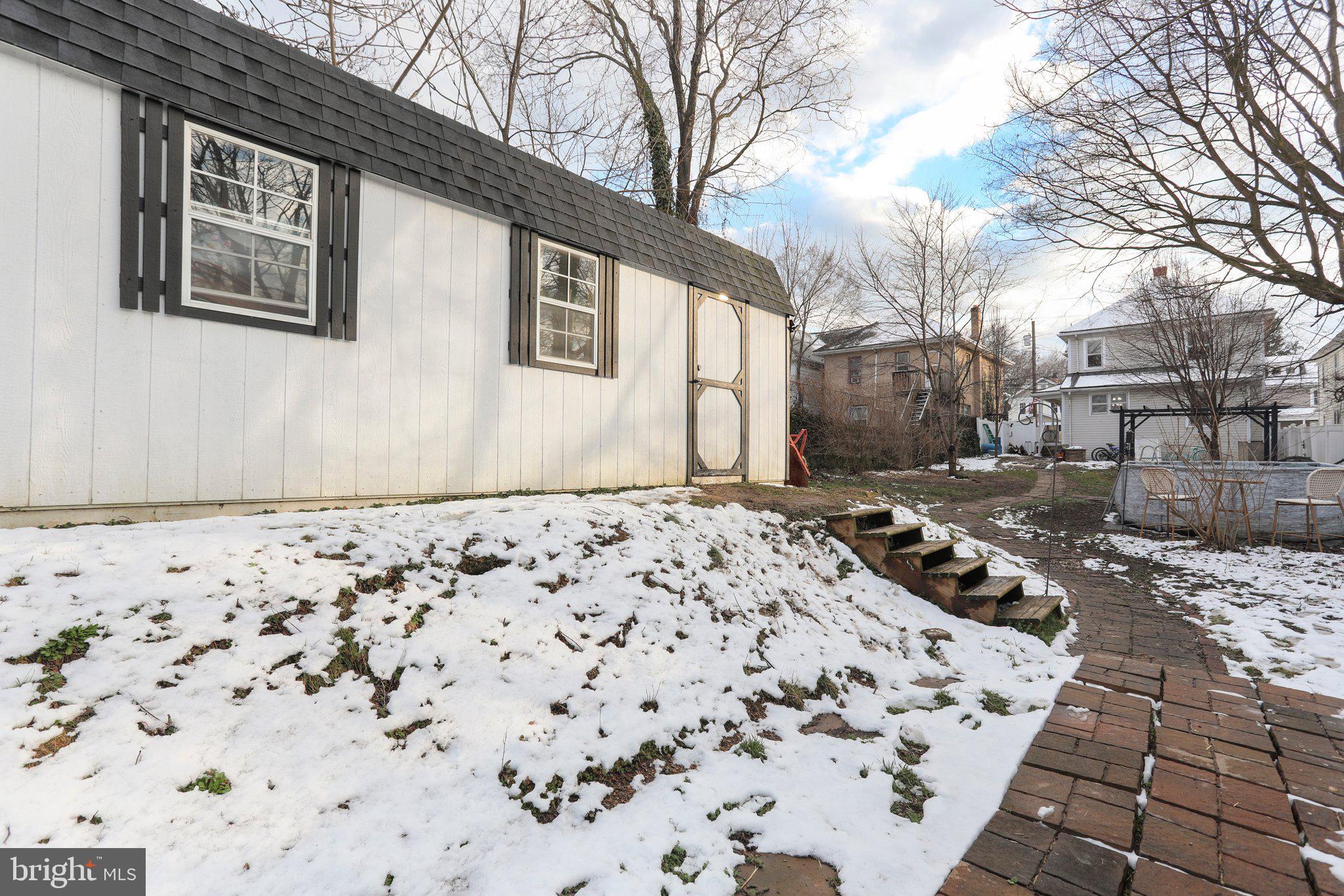 728 W JOHN STREET