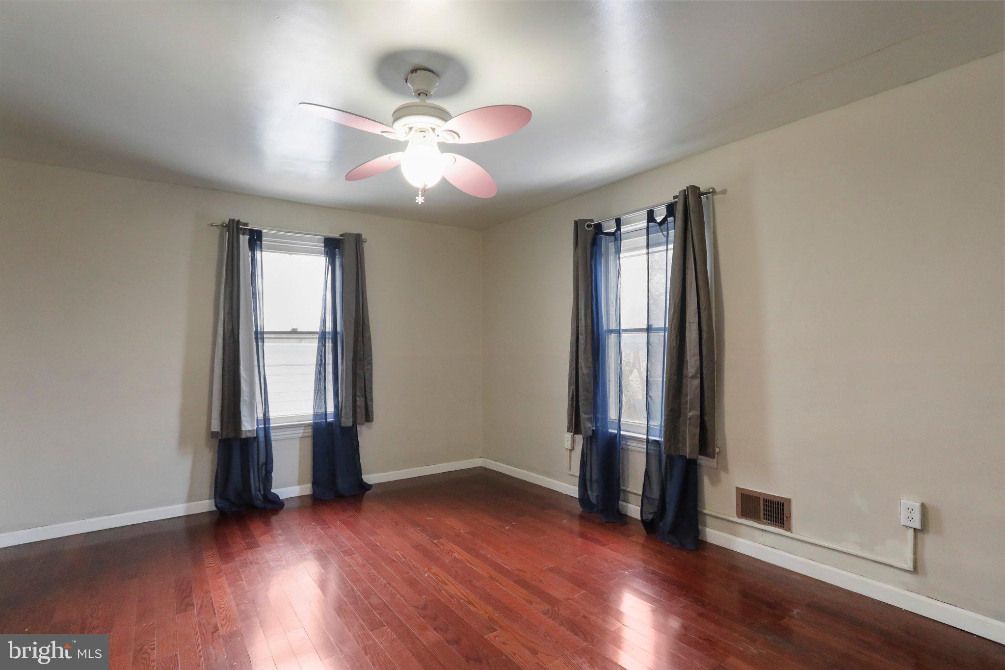 728 W JOHN STREET