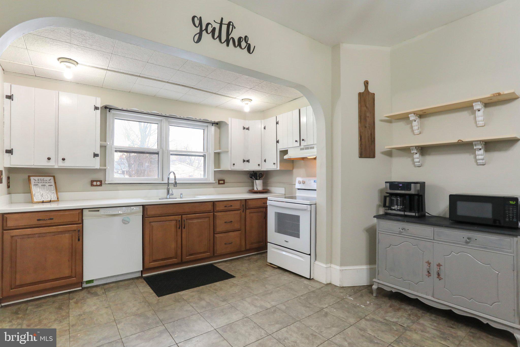 728 W JOHN STREET