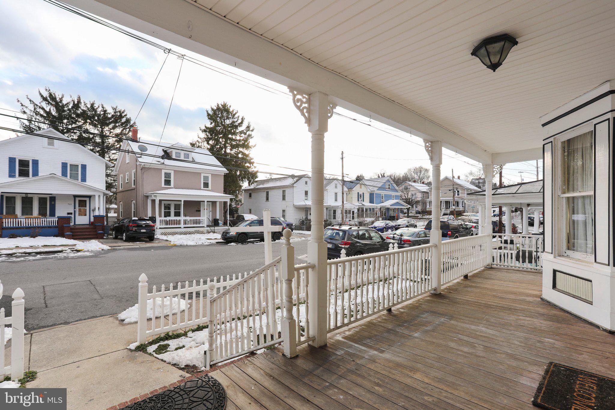 728 W JOHN STREET