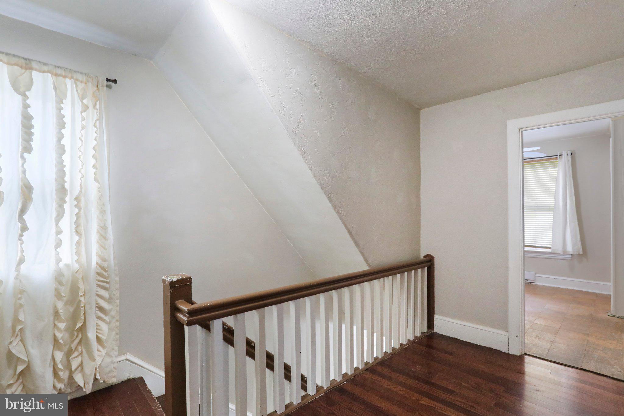 728 W JOHN STREET