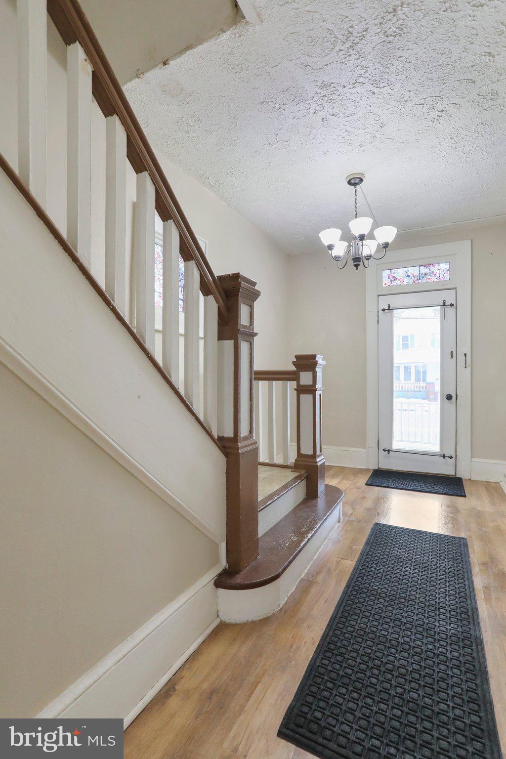 728 W JOHN STREET